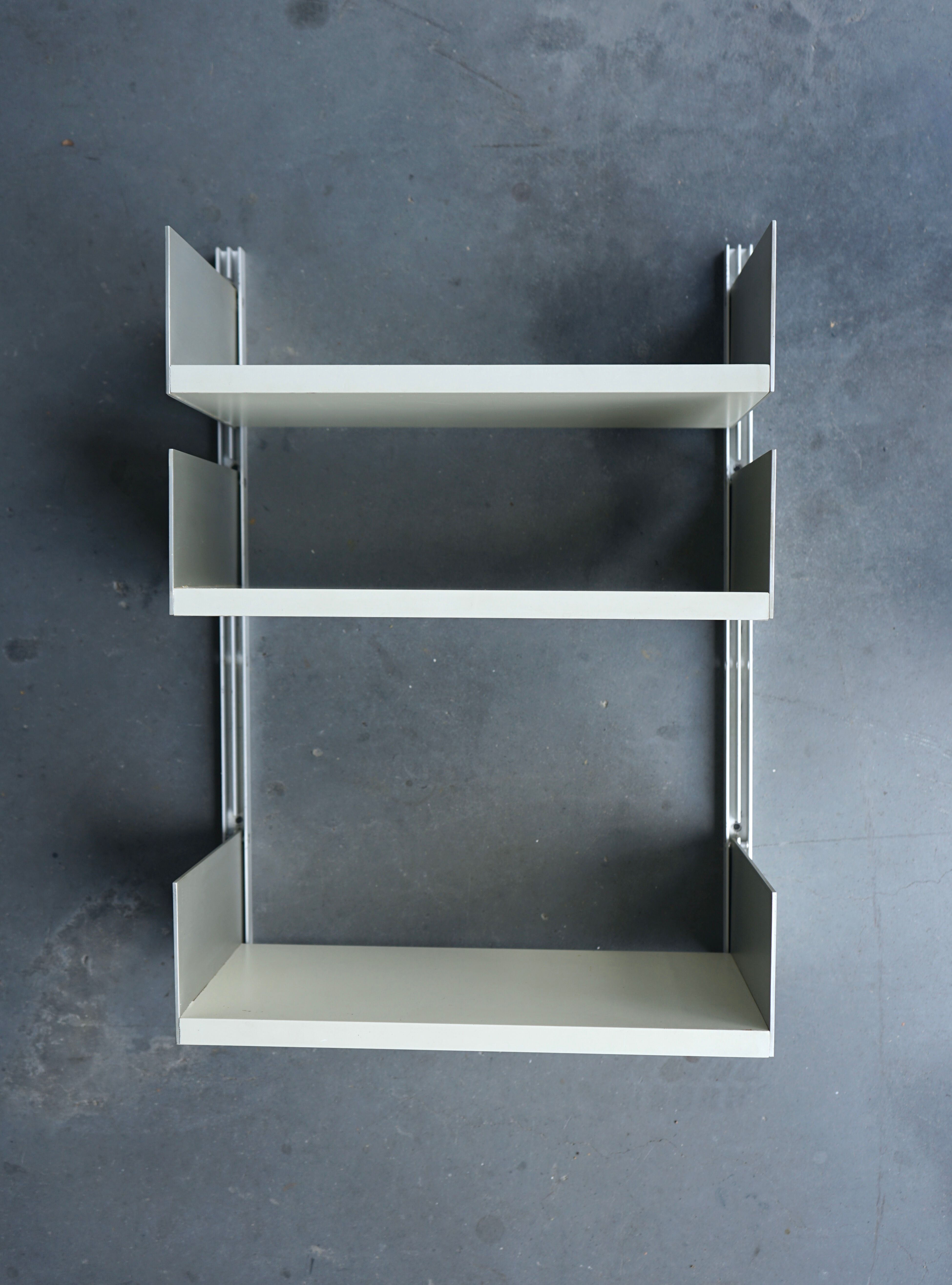 Small Wall Shelving Unit model 606 by Dieter Rams for Vitsoe. 1960s
