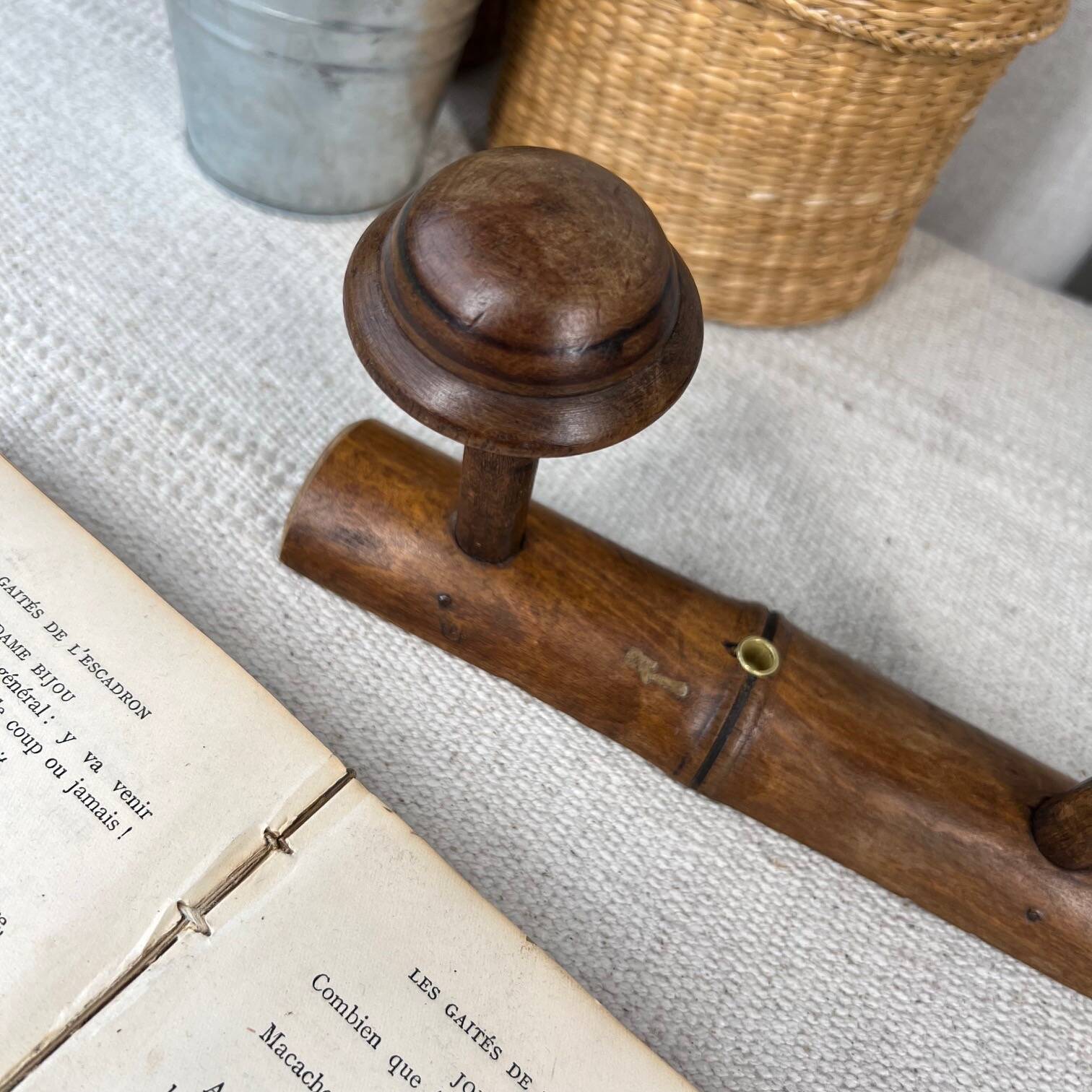 Vintage wooden hook 3 balls