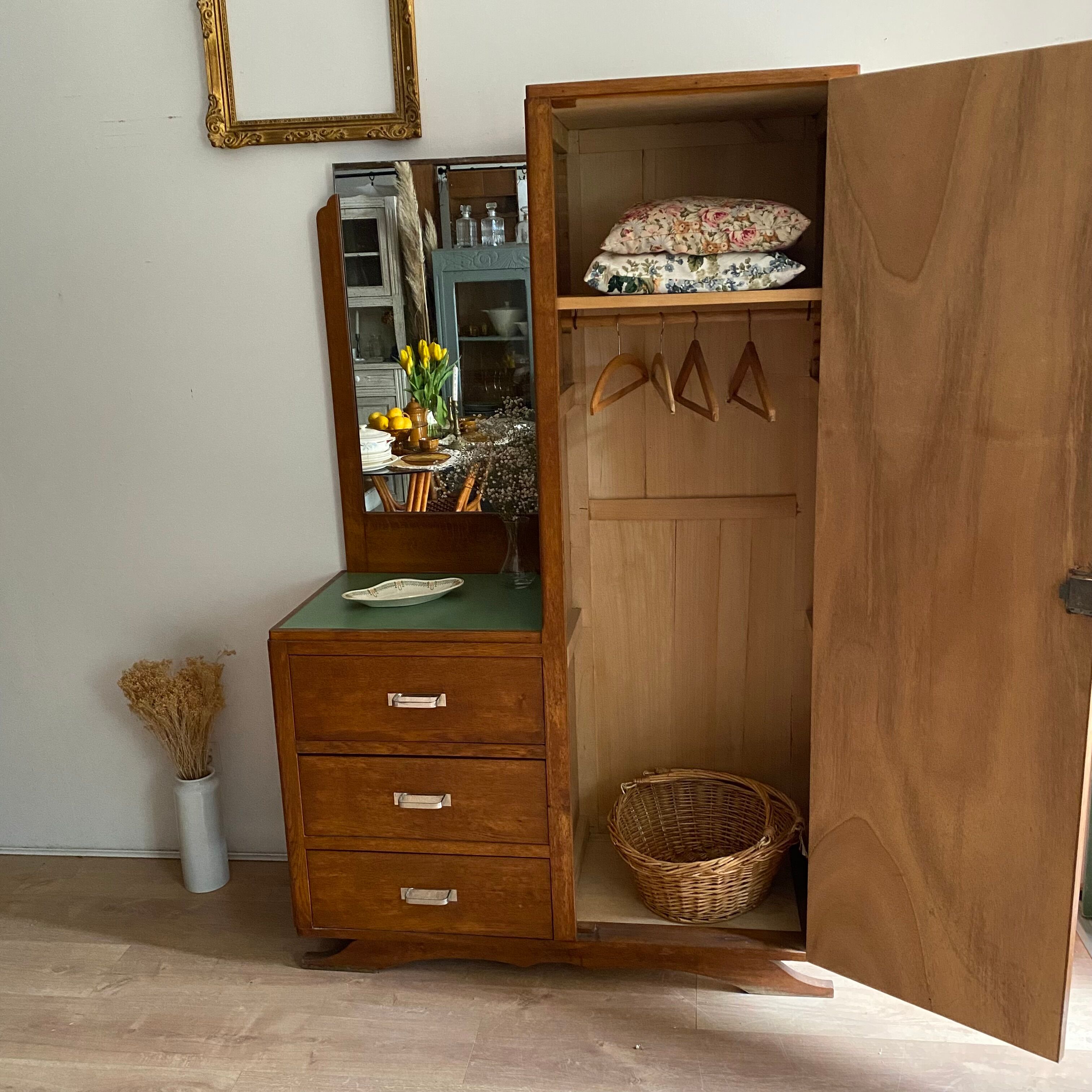 Asymmetrical cabinet