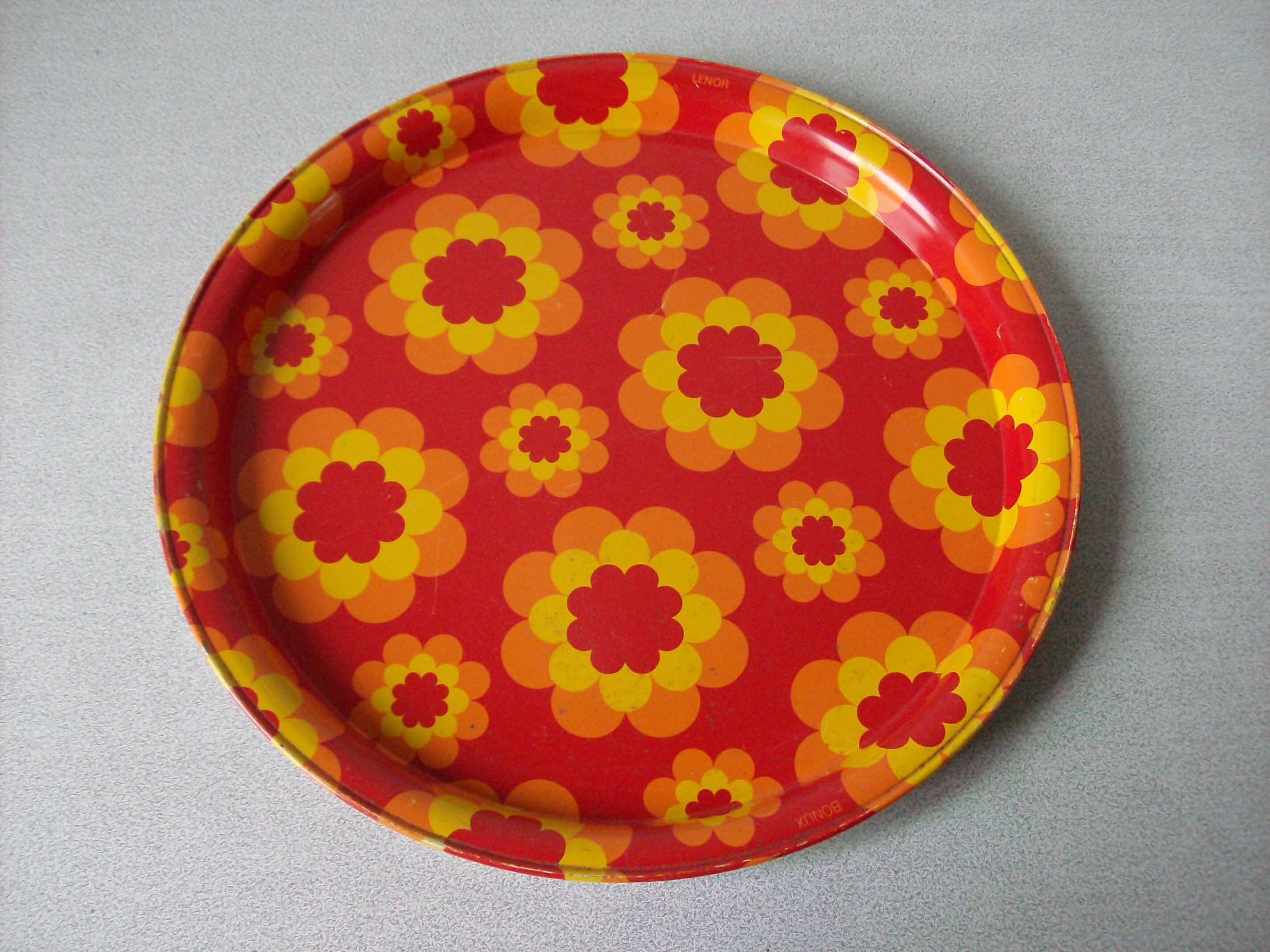 Old metal serving tray 1970s décor large orange flower
