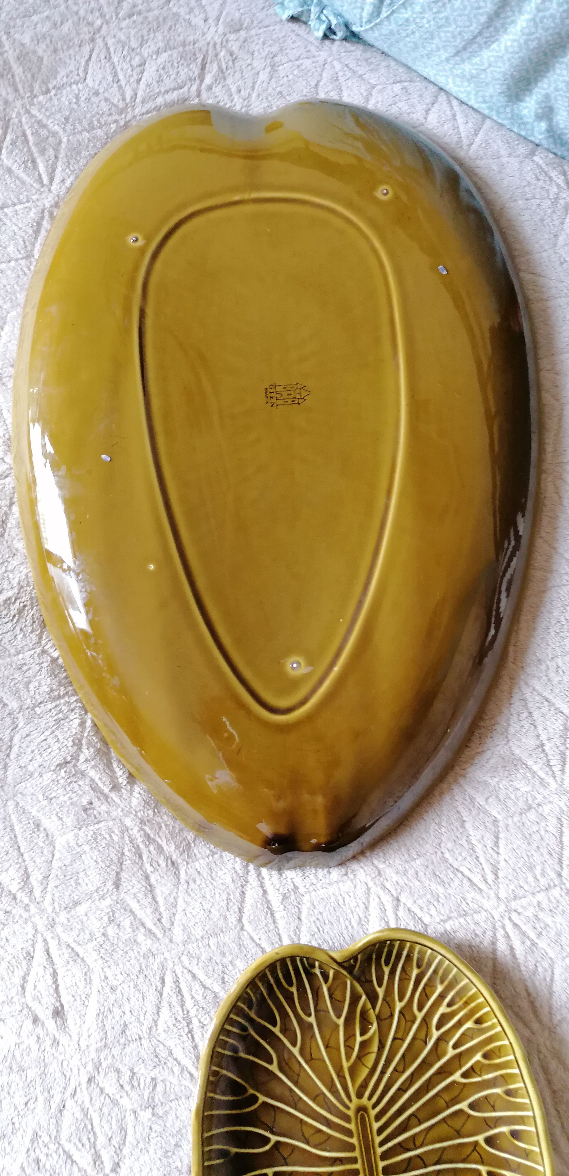 Trio of enamelled ceramic dishes, Gien, water lily leaf shape, vintage 60s