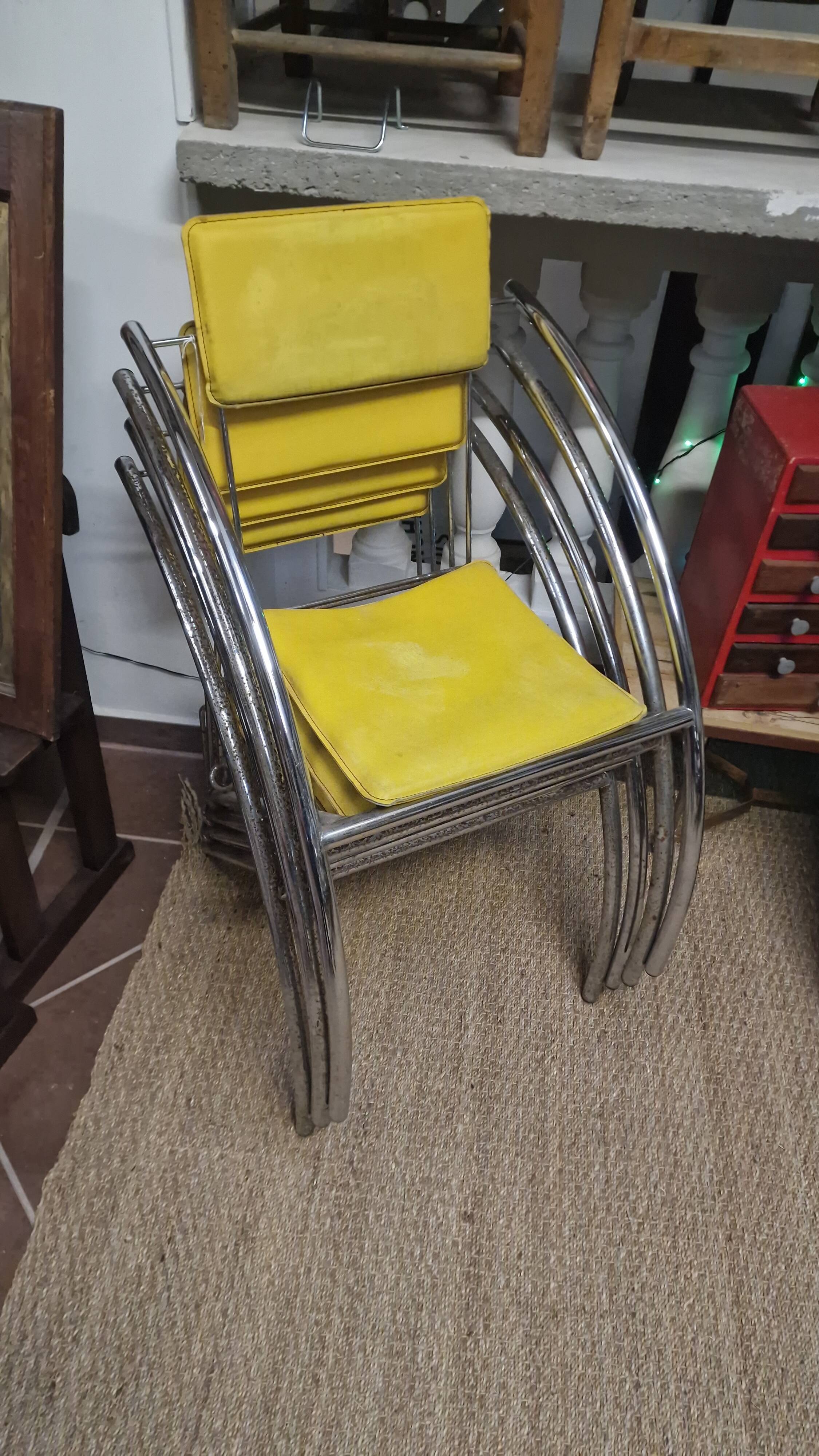 Set of 4 vintage tubular armchairs – modernist design from the 60s and 70s