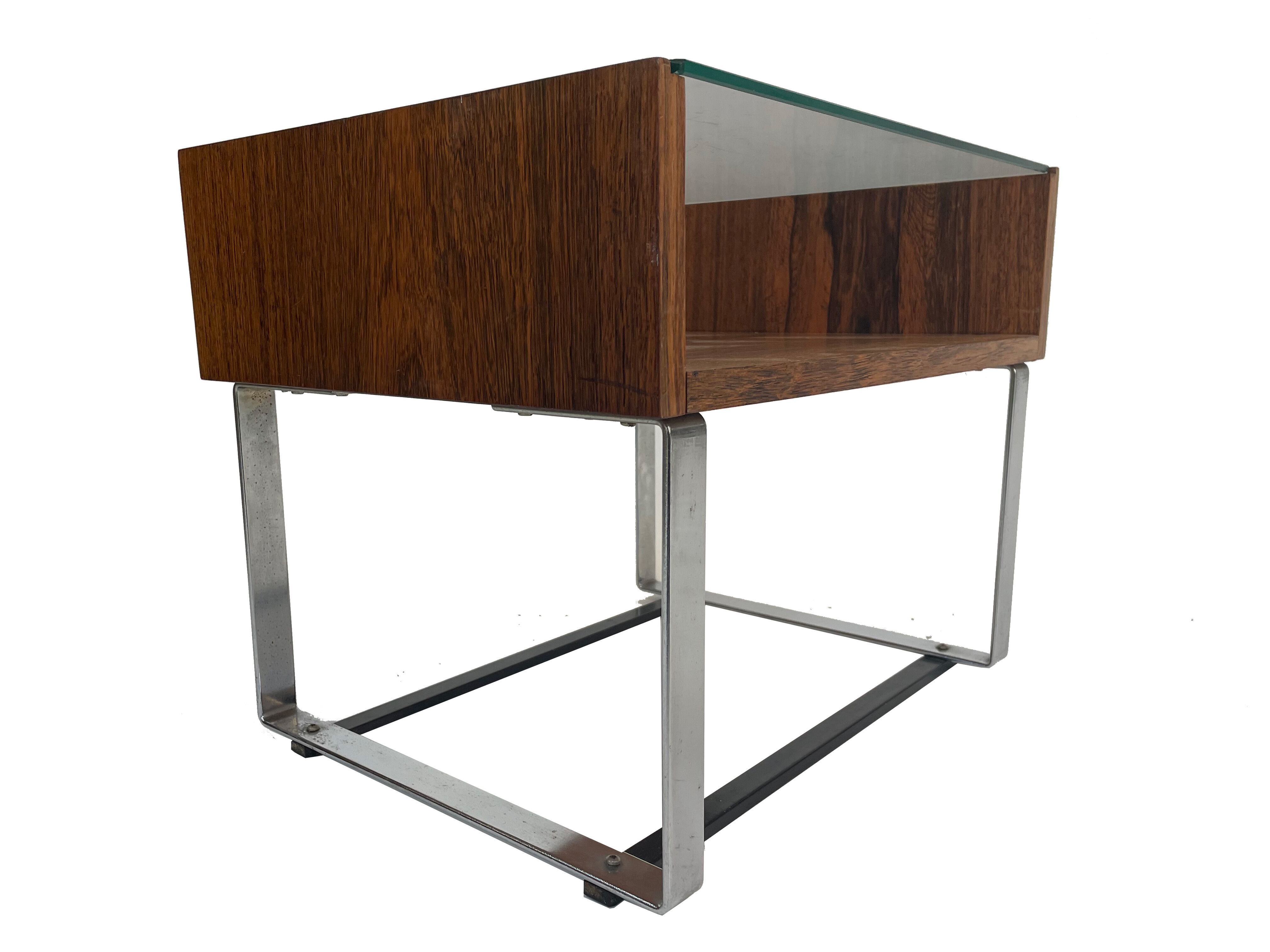 Table d'appoint vintage en palissandre verre chromé 1960 design
