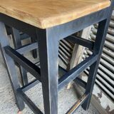 2 chaises de bar en bois