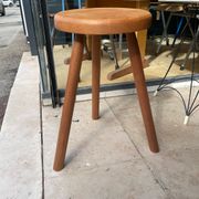 Tabouret moderniste t