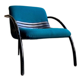 Fauteuil en laine bleu canard, skaï et métal noir