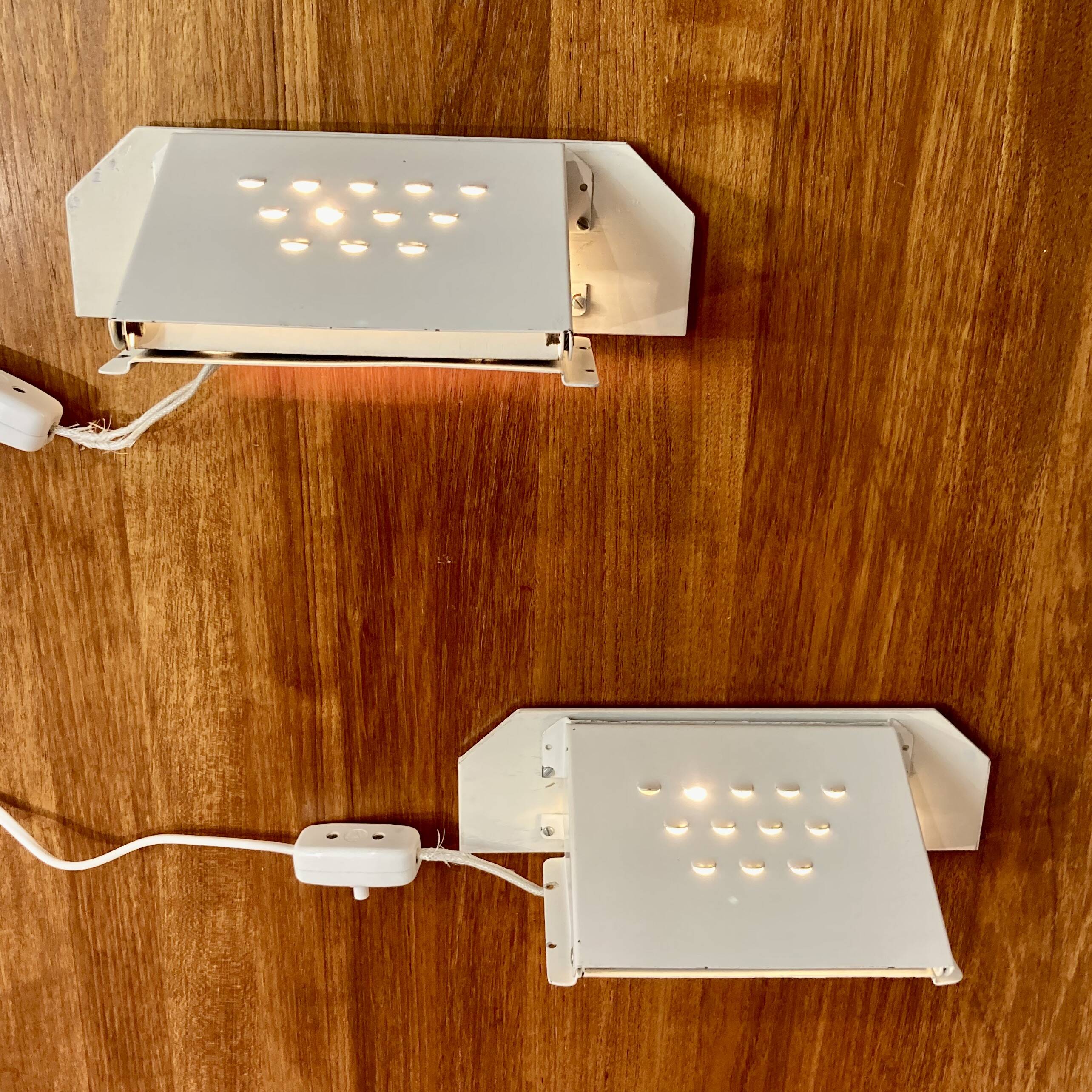 PAIR OF INDUSTRIAL WALL LIGHTS SCANDINAVIAN DESIGN 1950.