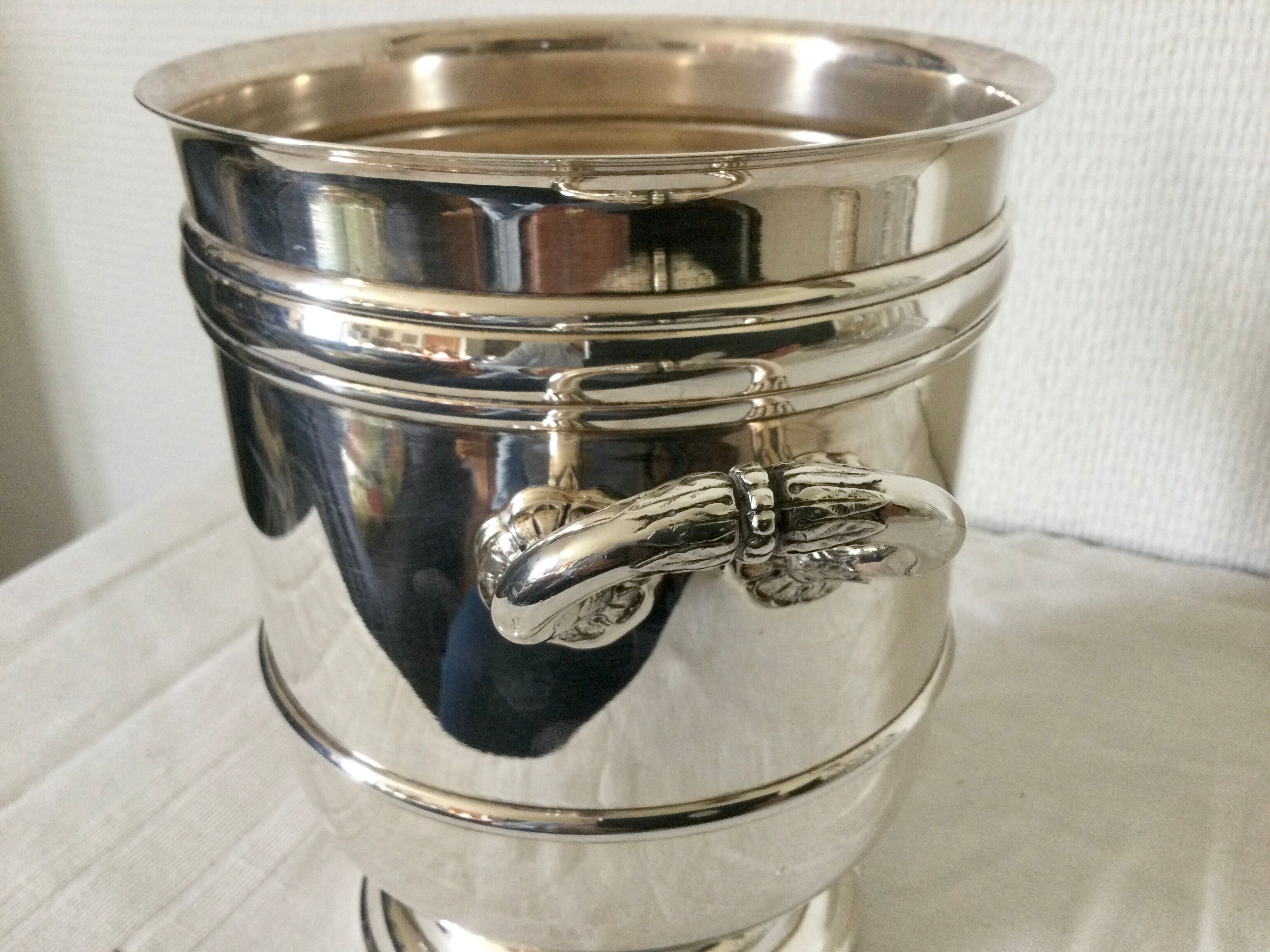 Silver metal ice bucket from Christofle House