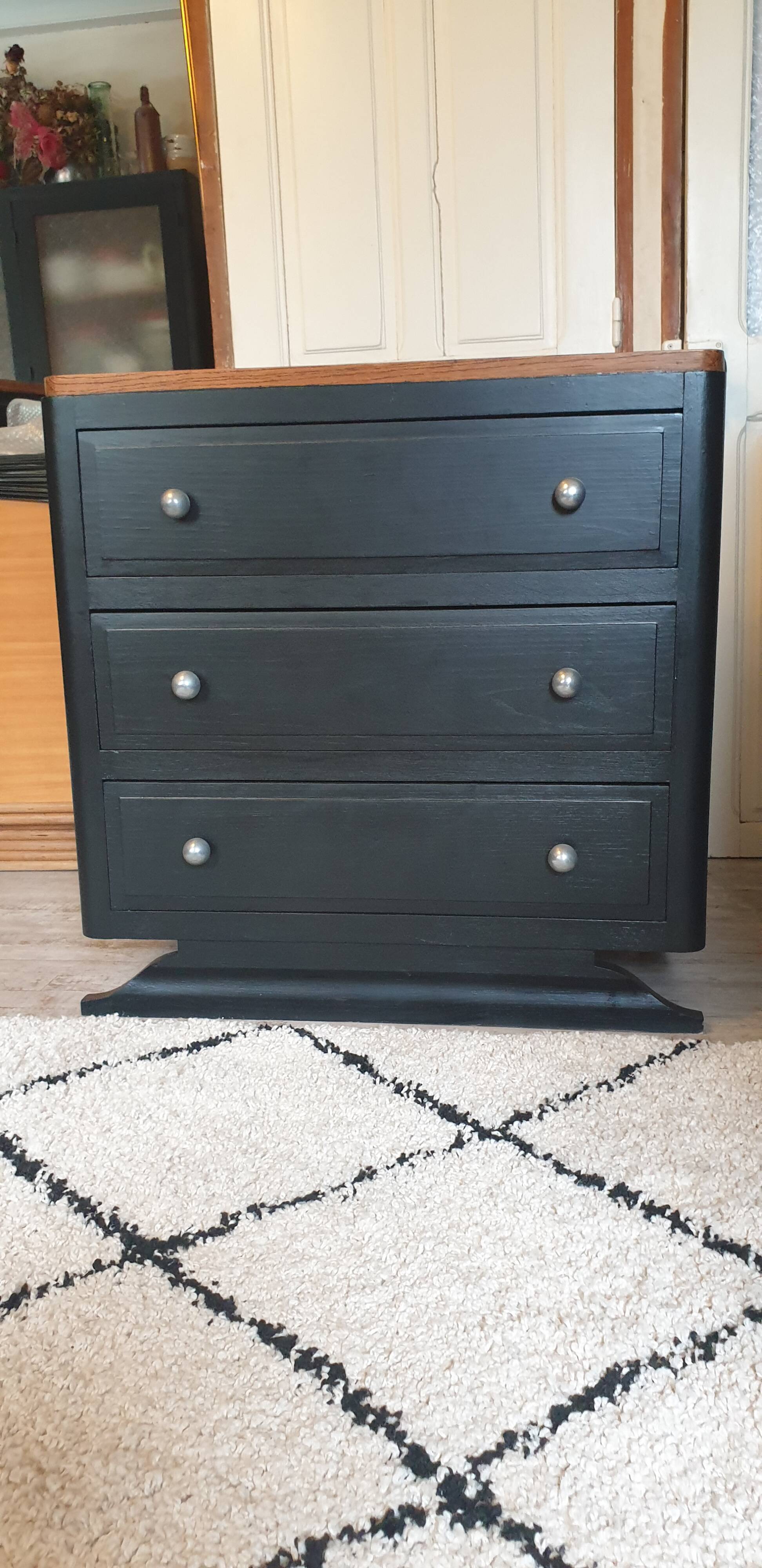 Solid wood chest of drawers