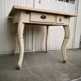 Table de cuisine vintage en bois, pieds courbés