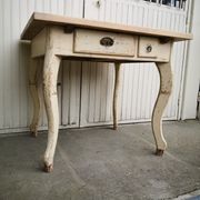 Table de cuisine vintage en bois, pieds courbés
