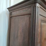 Bonnetière man standing cabinet a door