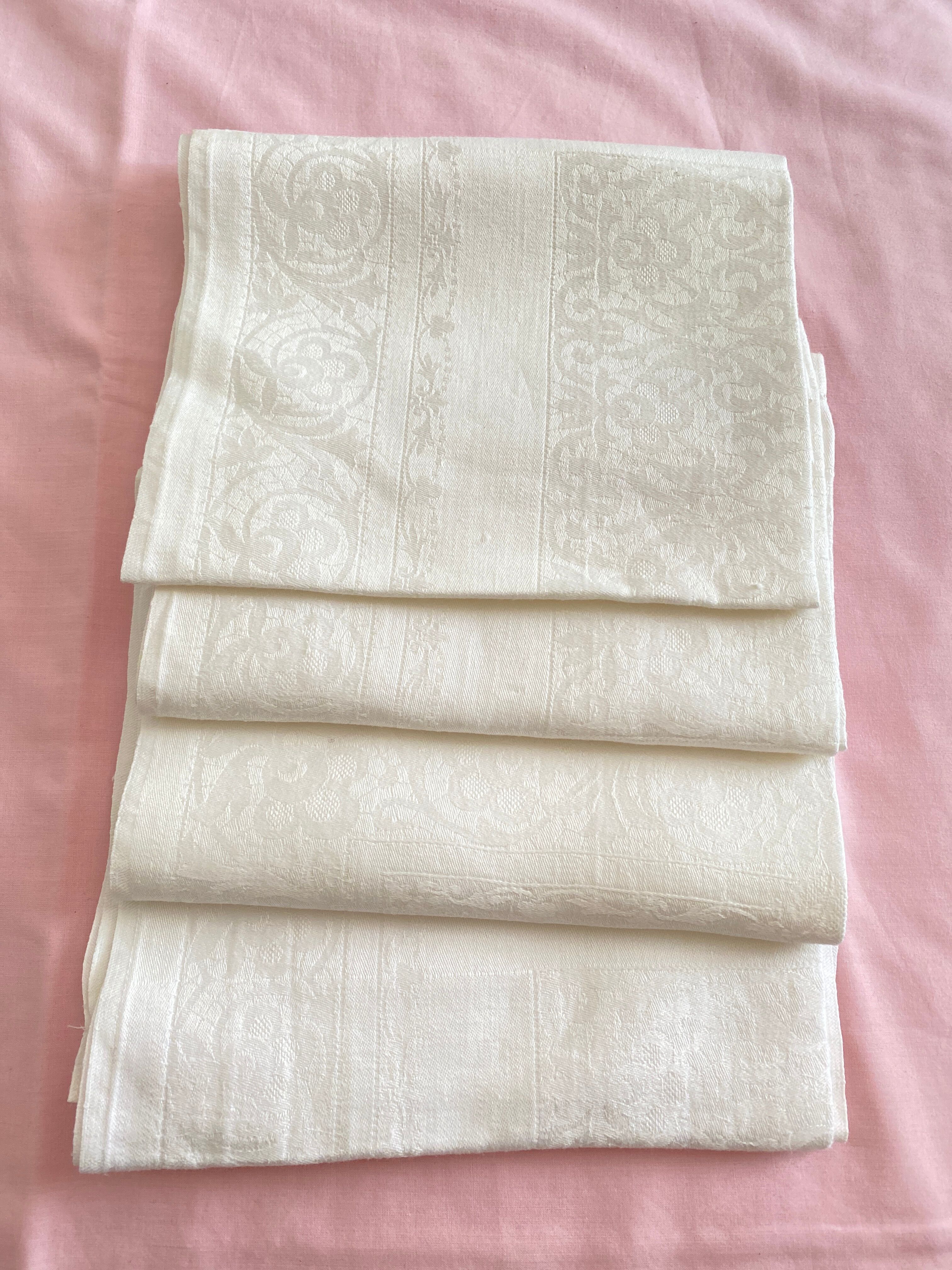 Set of silk damask towels