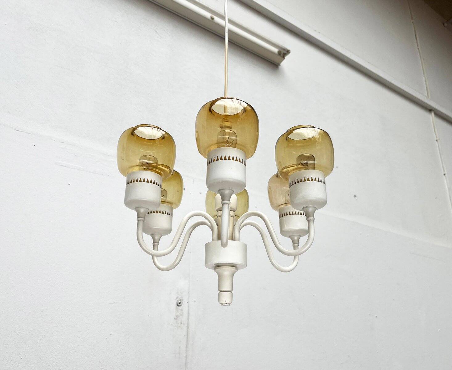 Swedish mid-century chandelier T526 with amber glass by Hans-Agne Jakobsson for Hans-Agne Jakobsson Ab, 1960s.
