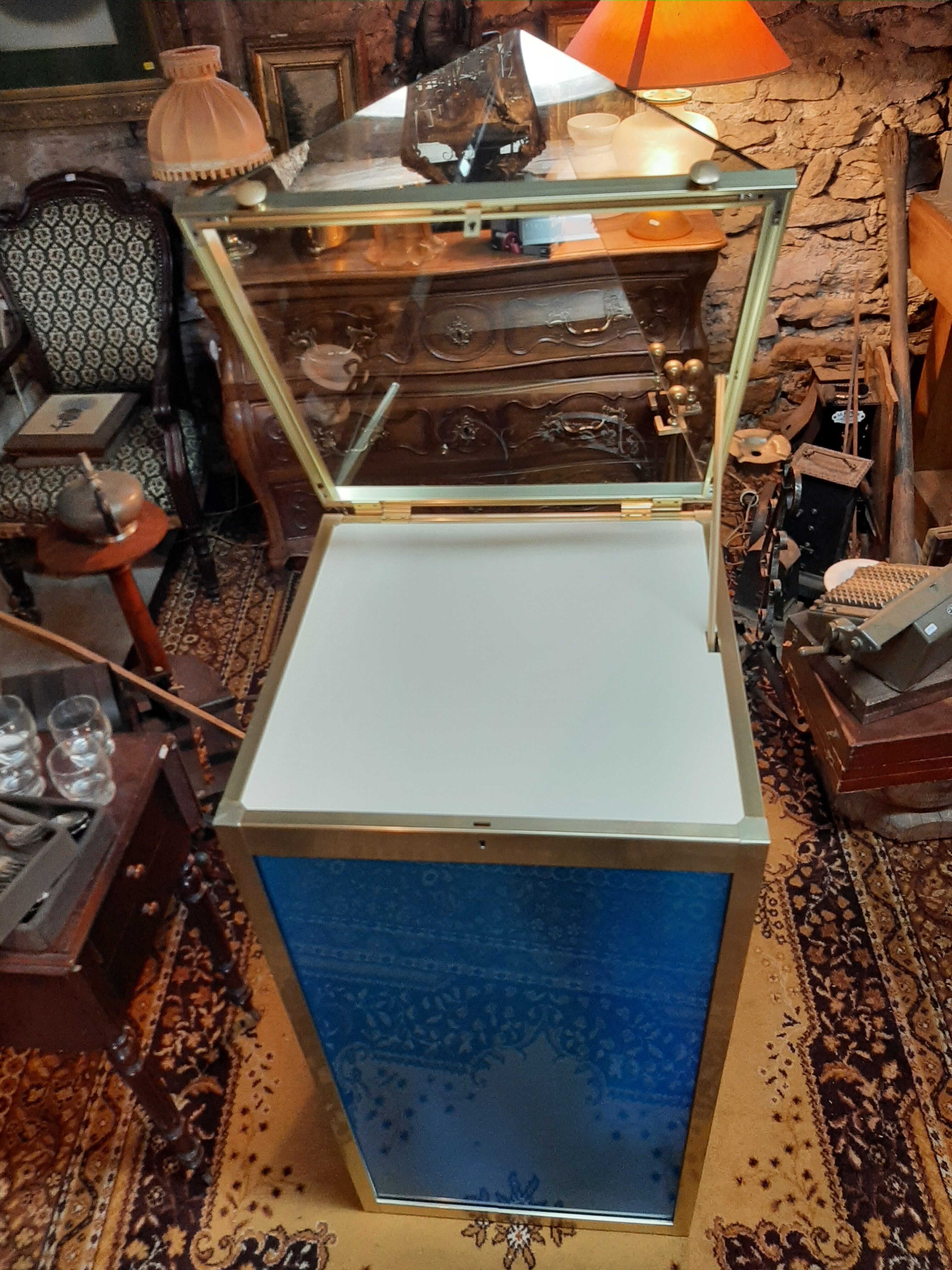 Vendôme pyramidal showcase