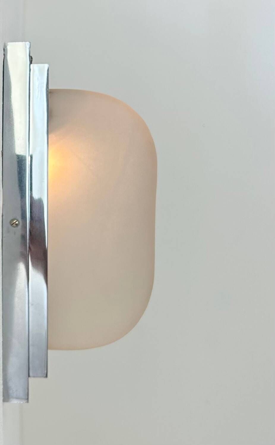 Modernist wall lamp, chrome-plated metal and sandblasted glass, France 1930