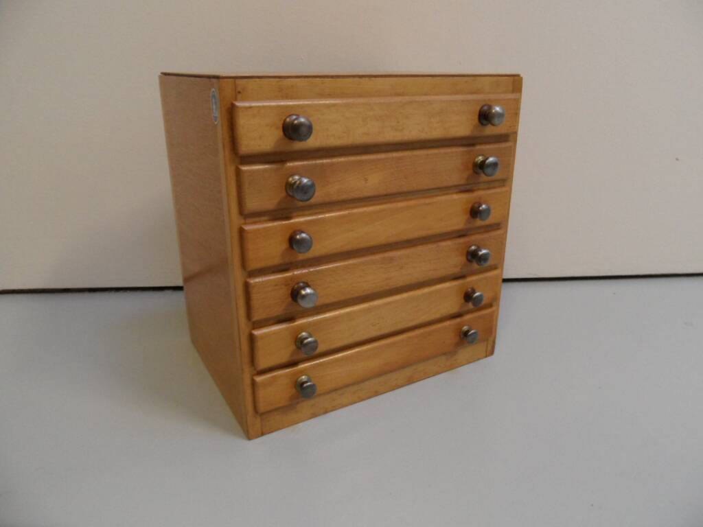 Classeur vintage à tiroirs