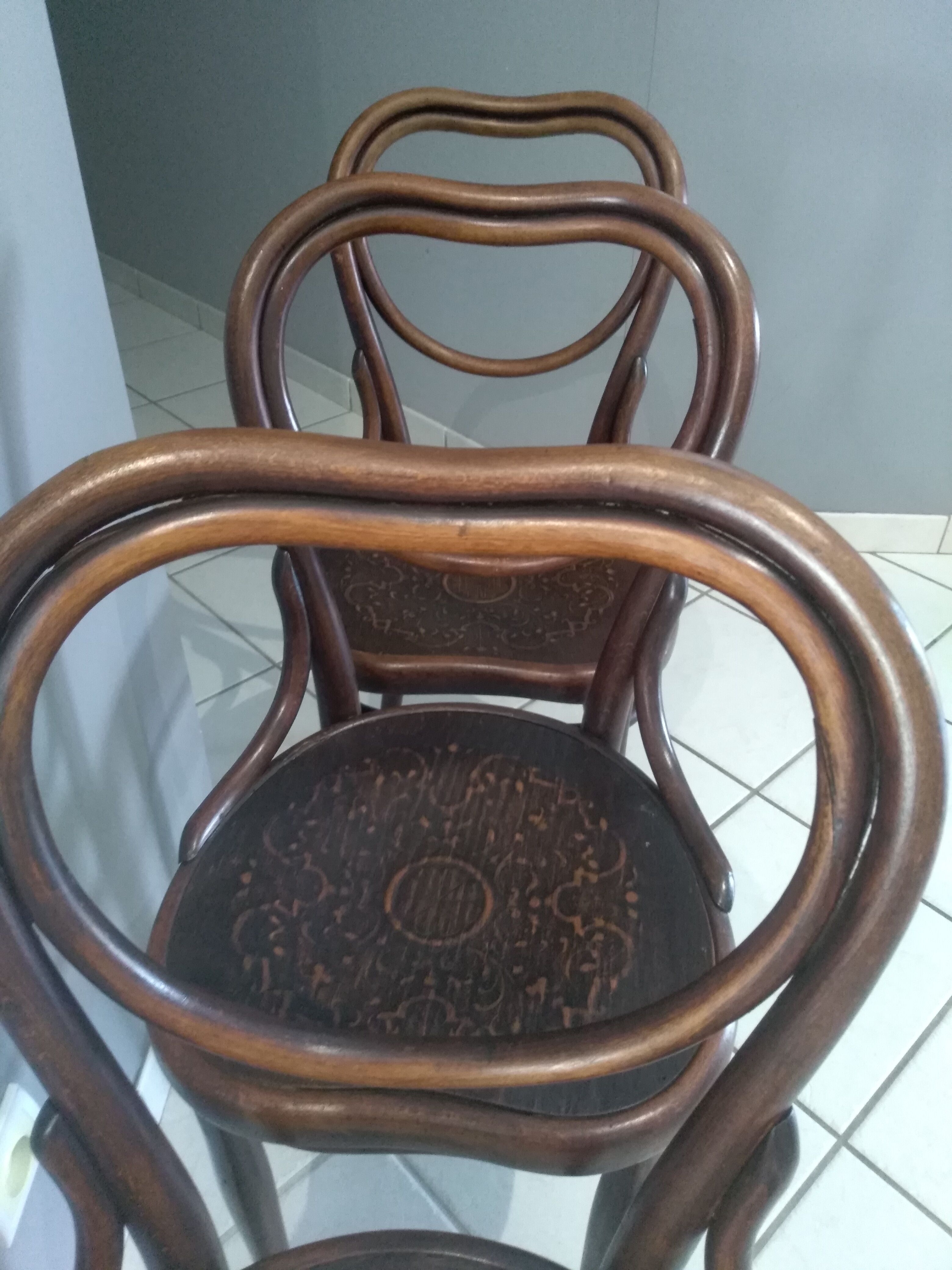 Suite of 3 chairs bistrot Thonet model heart n 28 around 1900