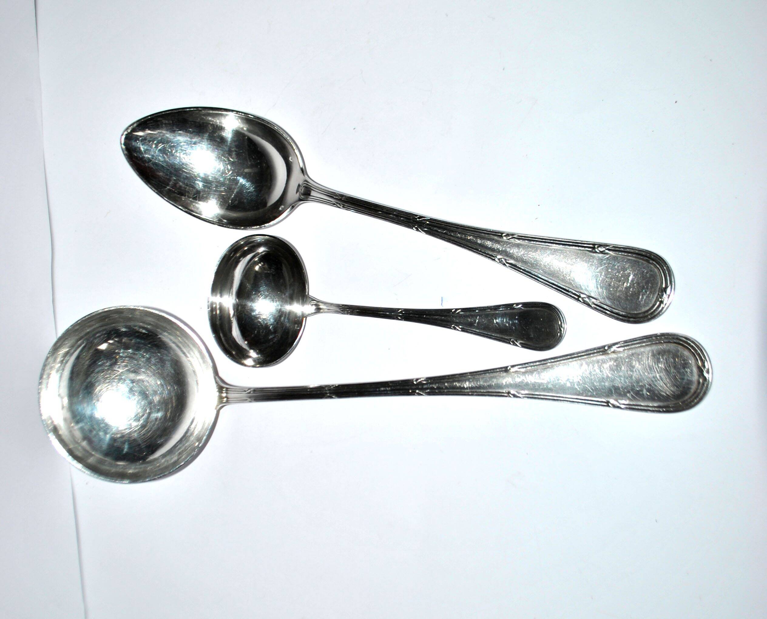 3 cuillères à sauce et louche Rubans croisés nœuds en métal argenté Reneka