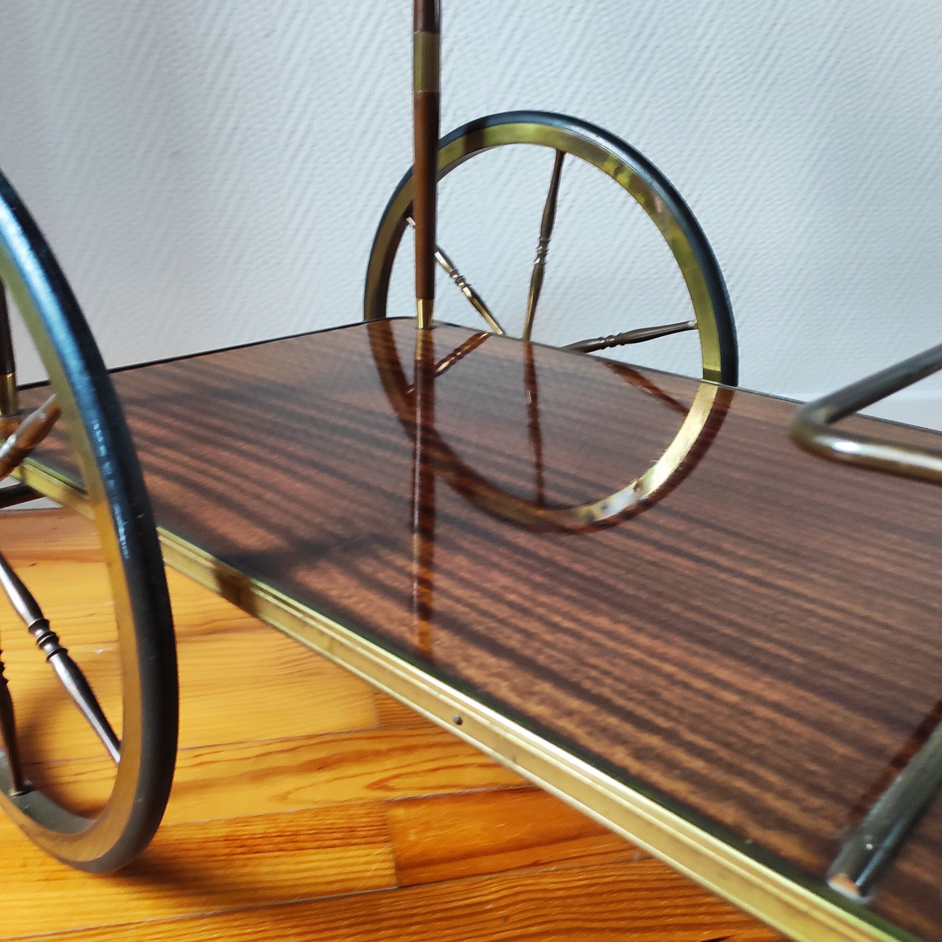 Rolling service or service trolley