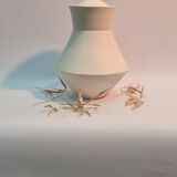 Vase with lid
