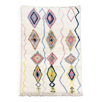 Tapis berbère marocain azilal écru à motifs et losanges colorés 244x161cm