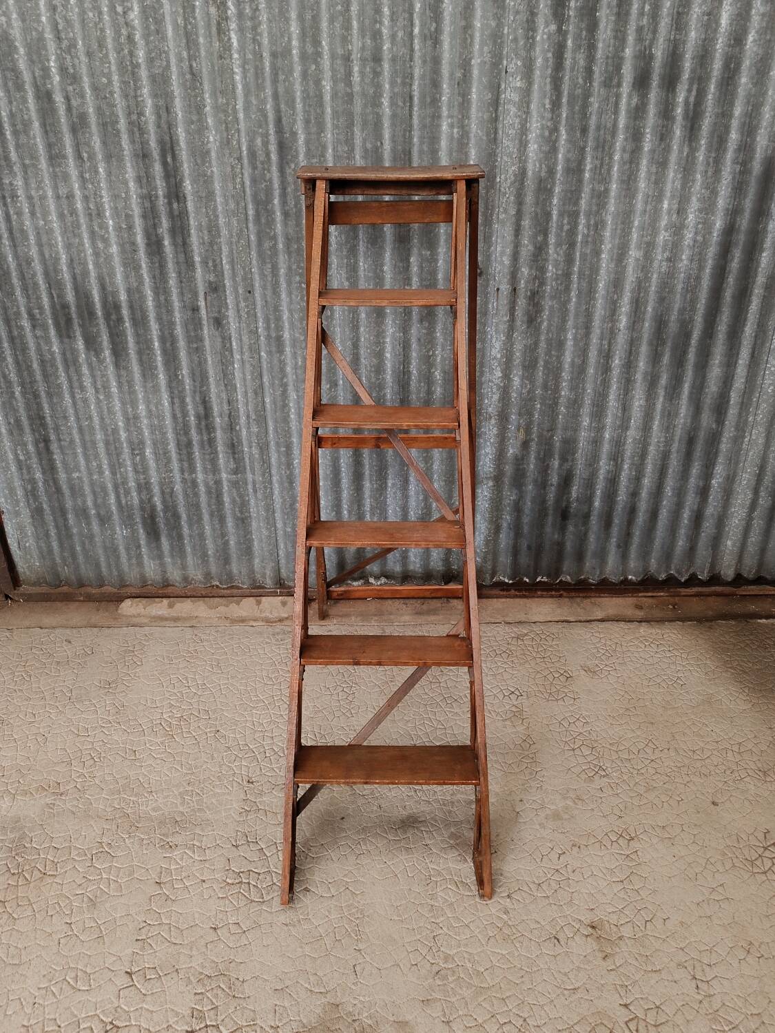 Escabeau en bois de peintre vintage rénové