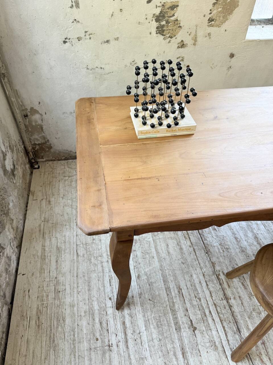 Table campagne provençale style Louis XV merisier