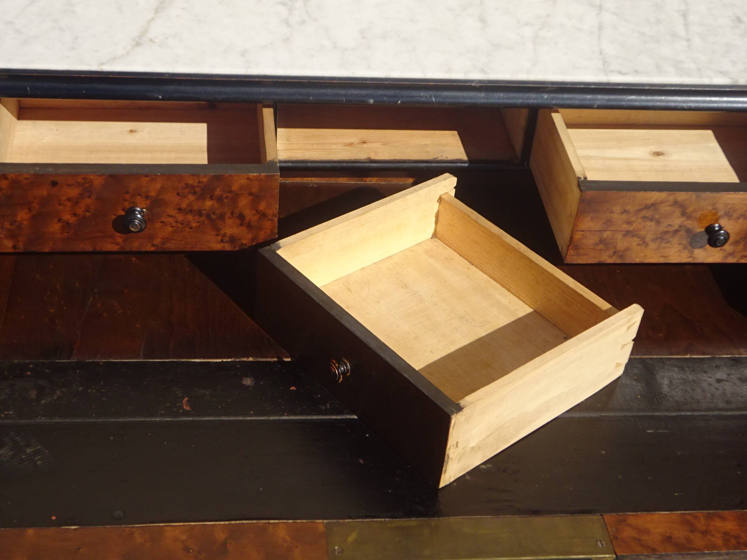 Napoleon III chest of drawers in walnut and burl walnut