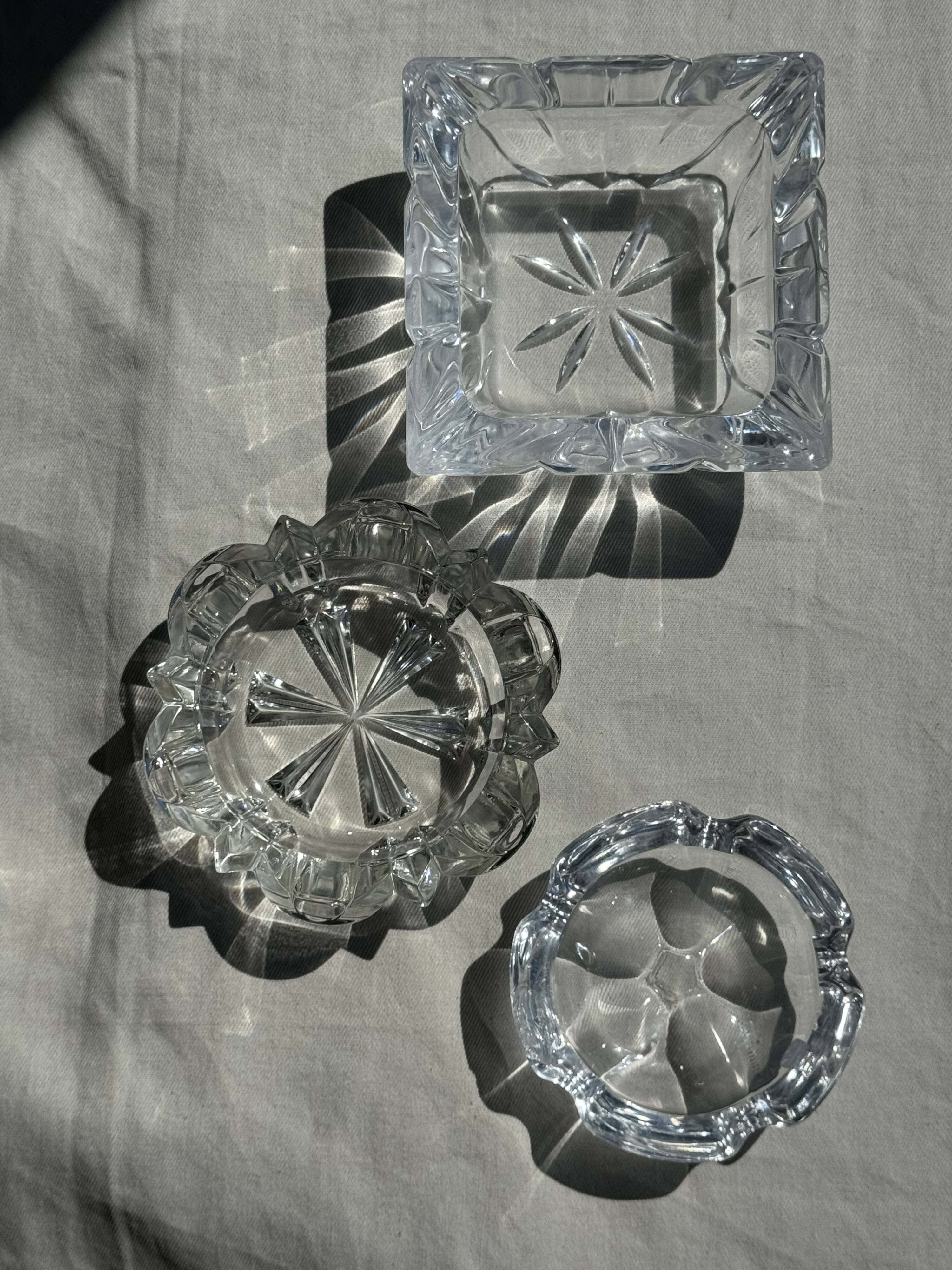 Classic geometric style glass ashtray