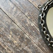 Miroir chaine brutaliste en fer battu 1960 h55cm