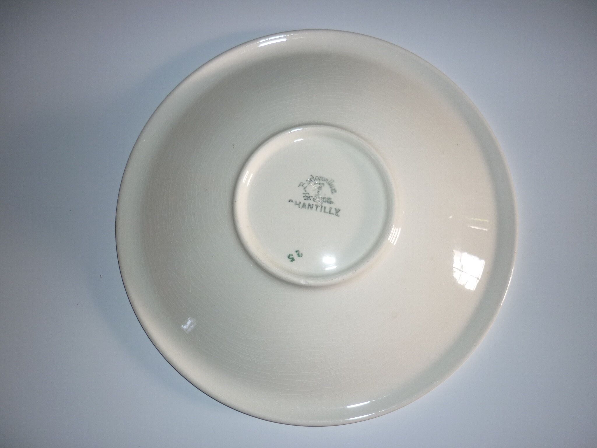 Tulip plates and garnet red bouquet