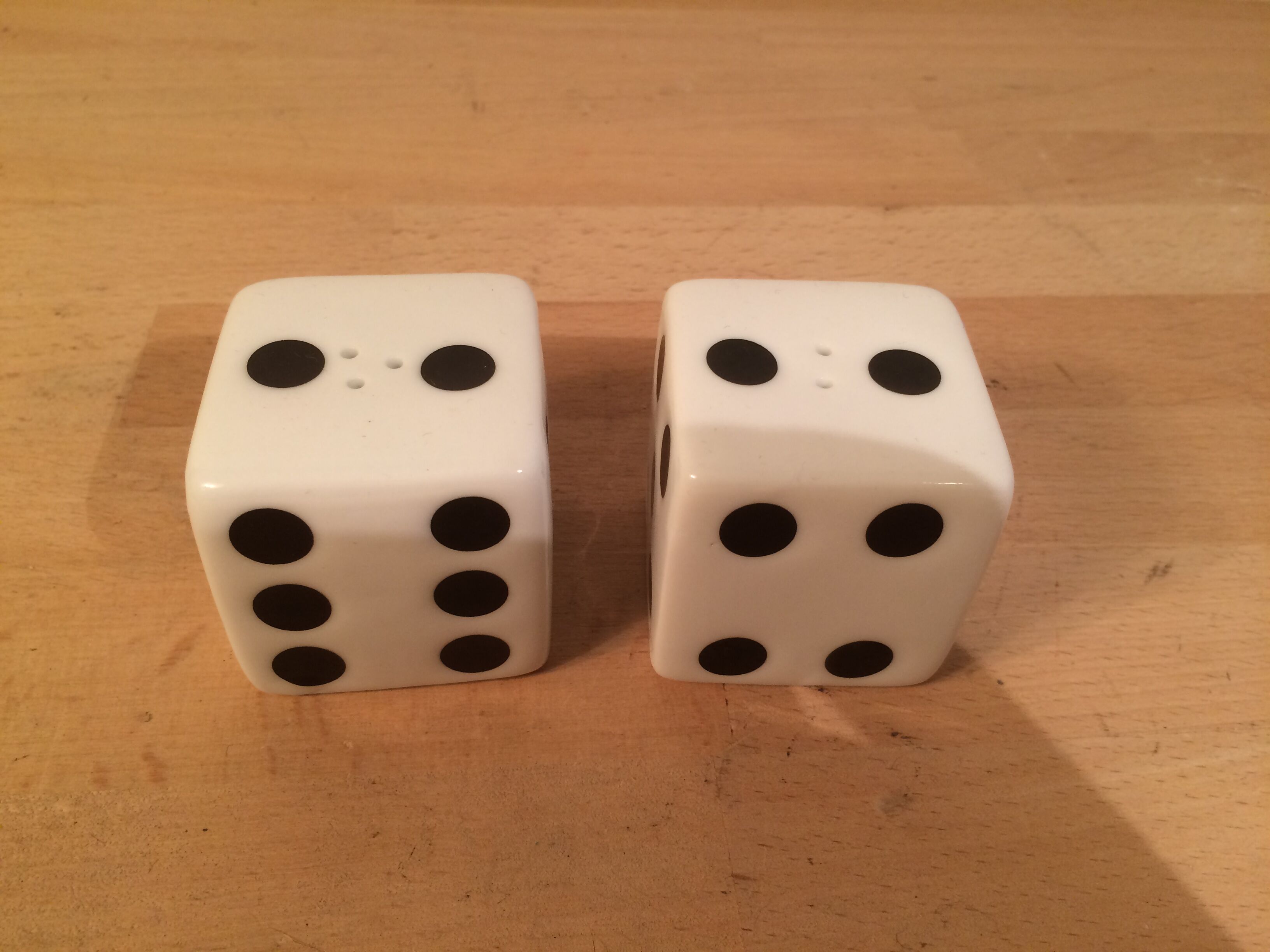 Pepper salt shaker dice to play ceramic, salt and pepper