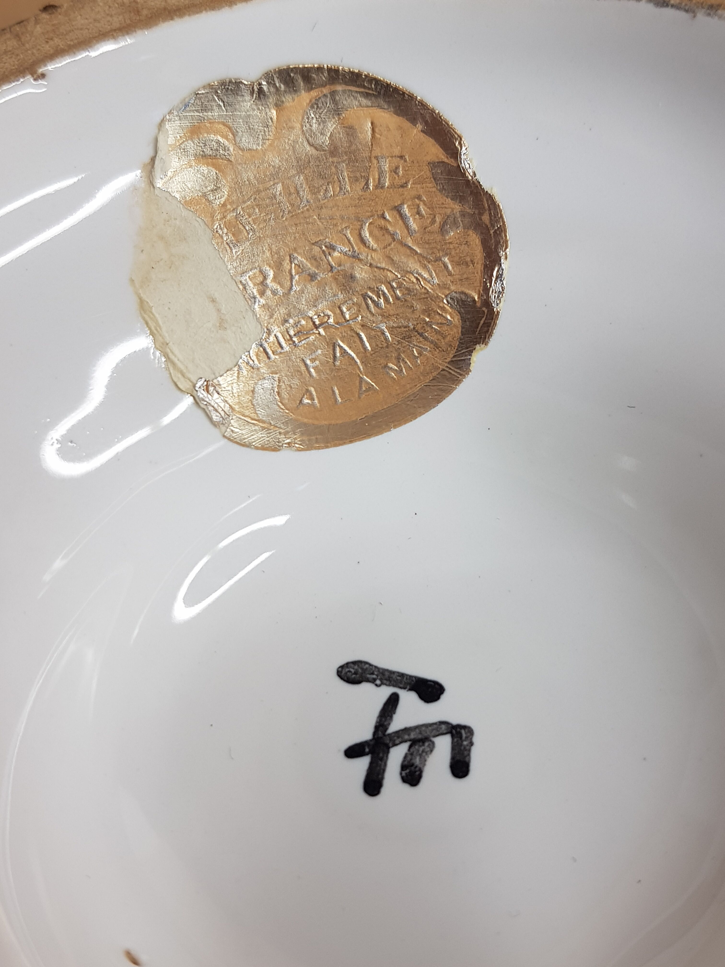 White enamelled ceramic candy box