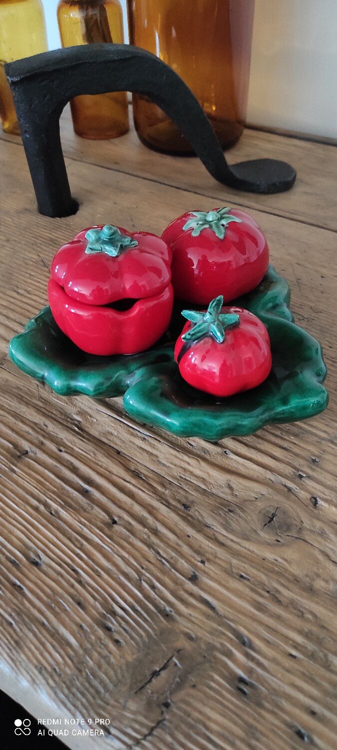 Ensemble poivrière, salière et pot a moutarde vintage