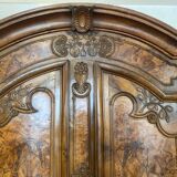 Bressane wardrobe with arched cornice, walnut and fresne magnifying glass.