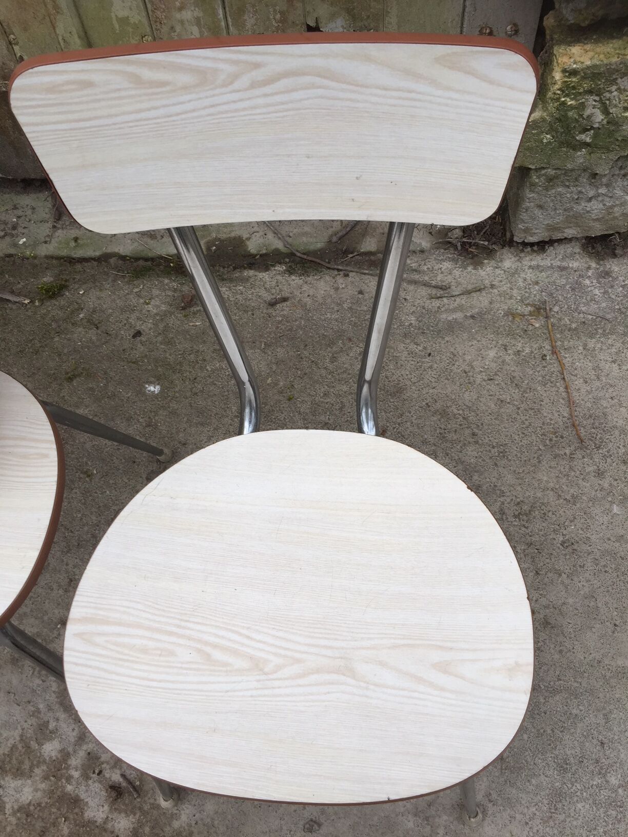 Lot of 4 white chairs