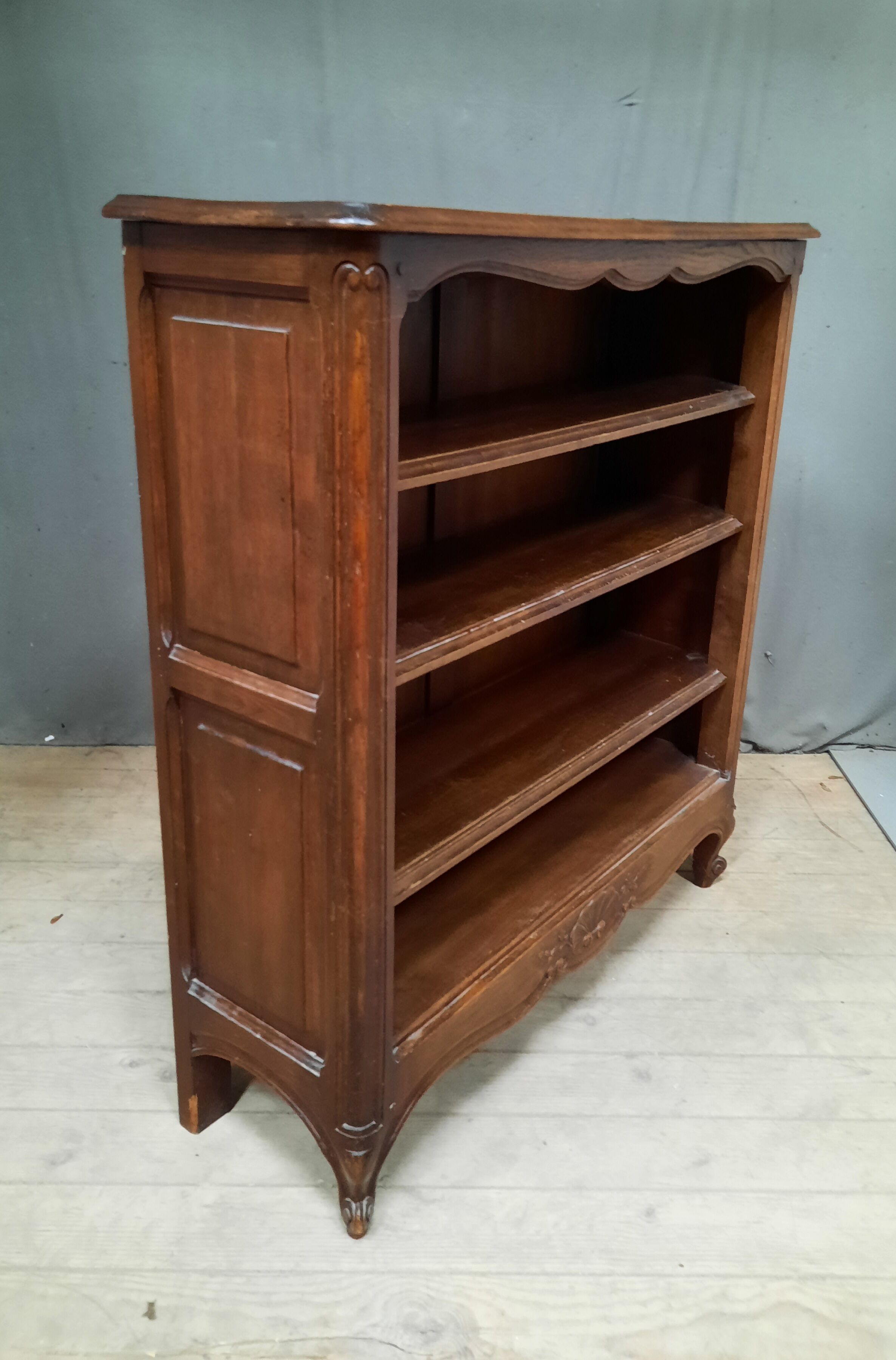 Etagere en chene style Louis XV
