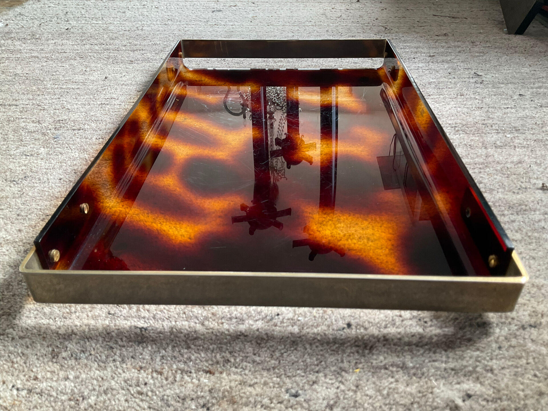 Vintage plateau in tortoiseshell lucite, Maison Mercier style.