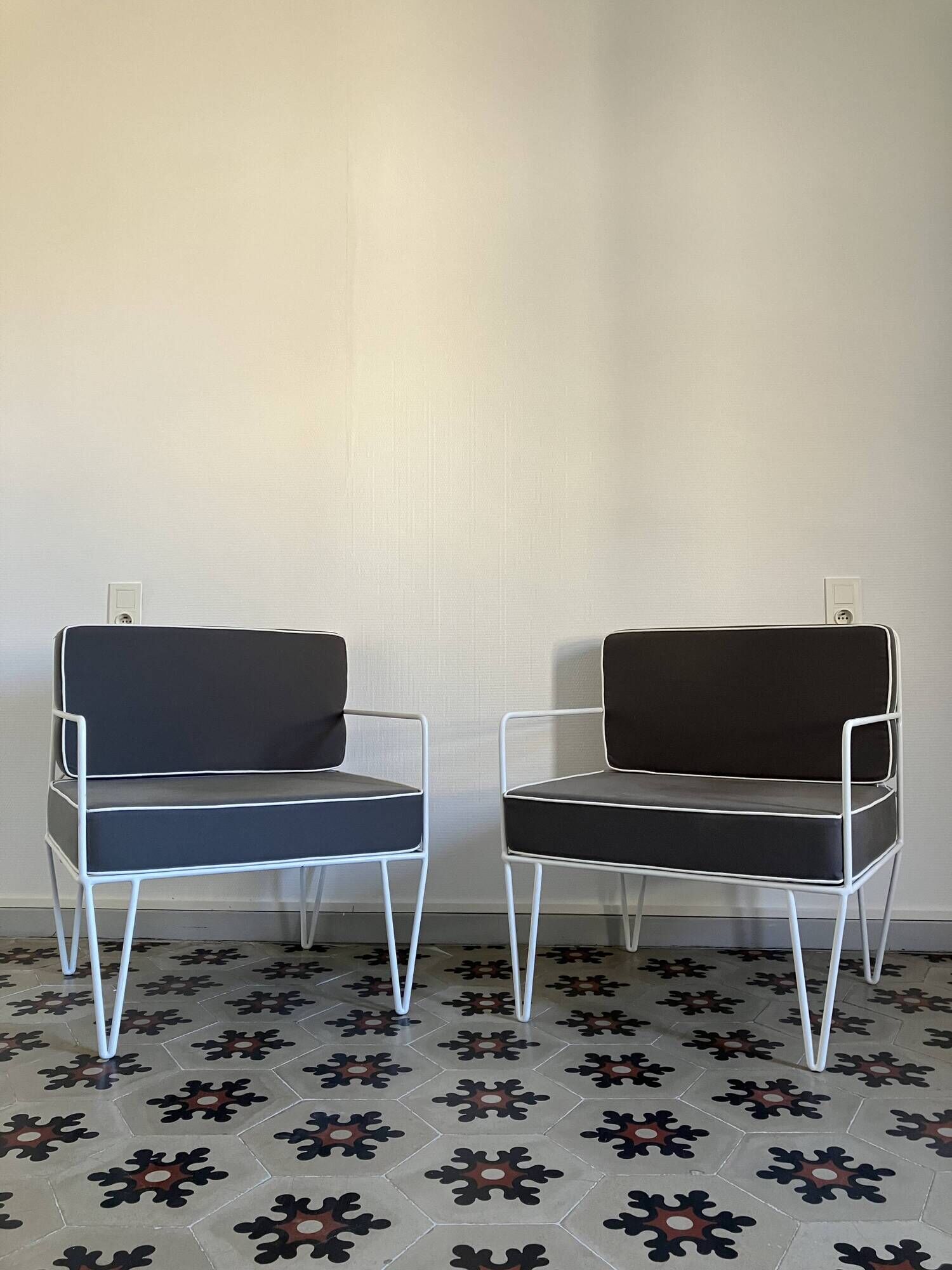 Vintage white metal Croisette style armchairs with hairpin legs in superb condition