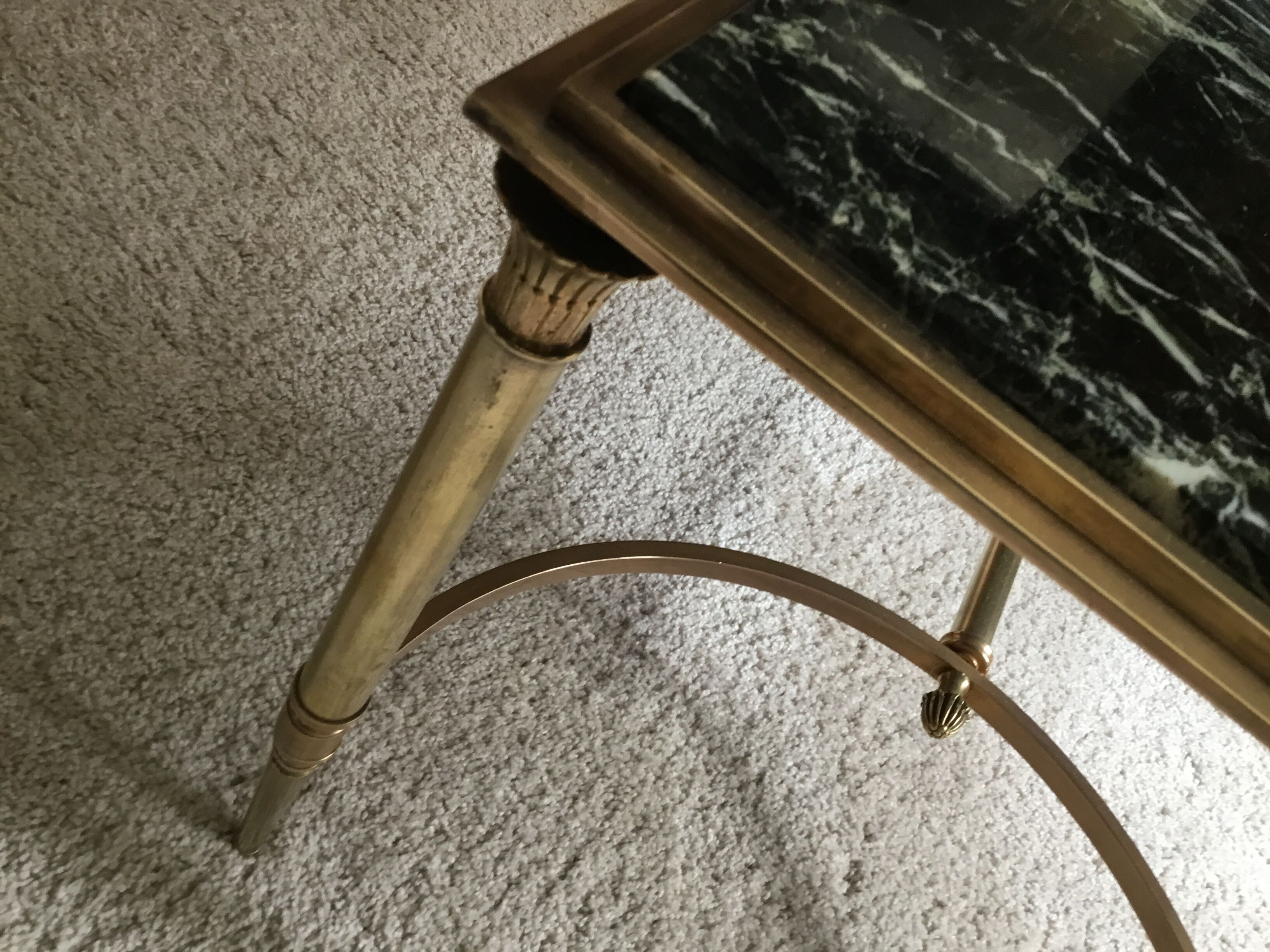 Gold bronze and marble coffee table, tapered feet decorated with Egyptian capitals