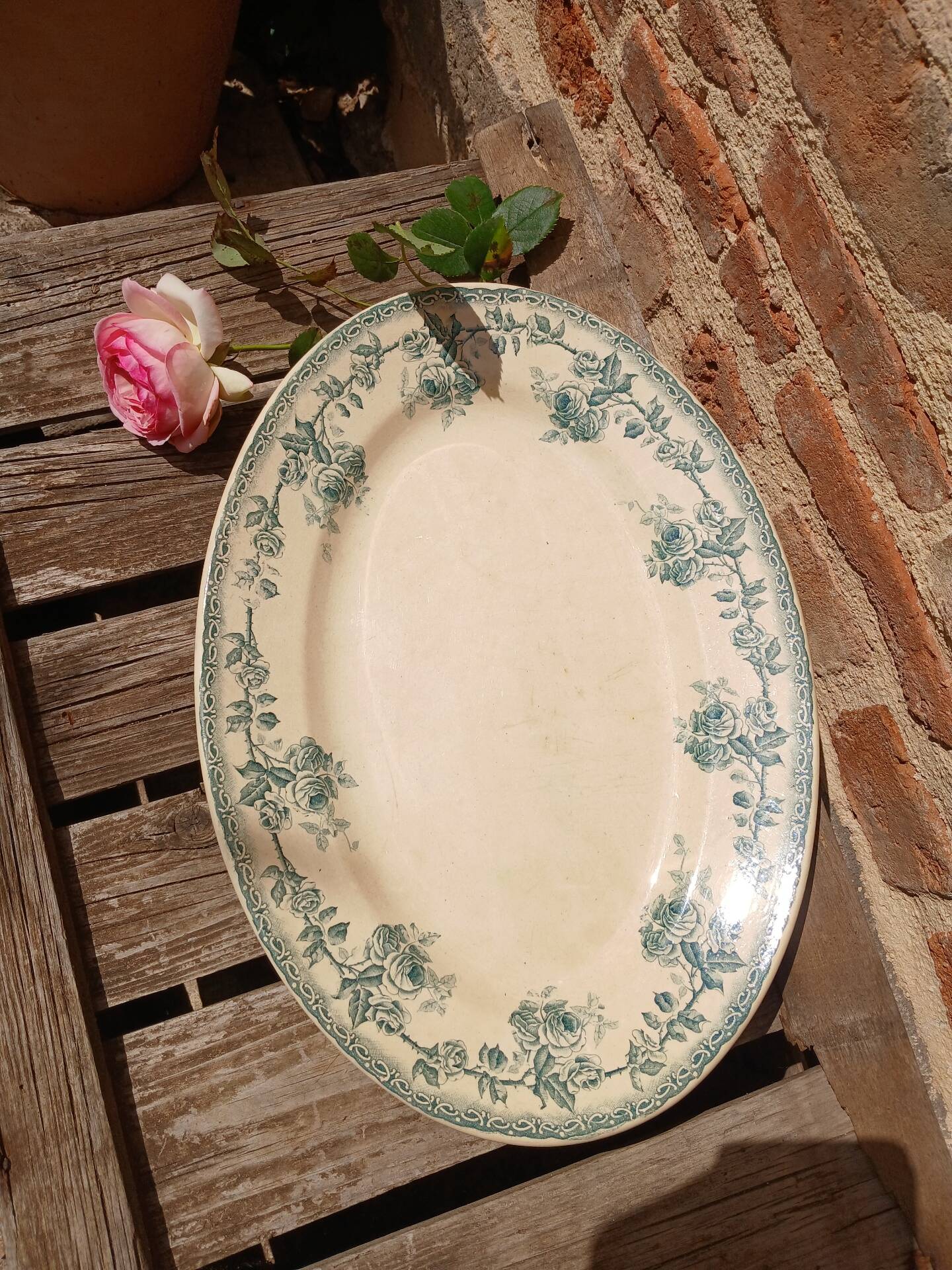 Plat ancien en terre de fer Choisy le Roi 