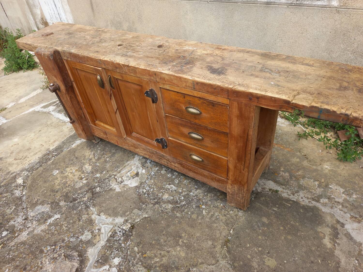 Carpenter's workbench