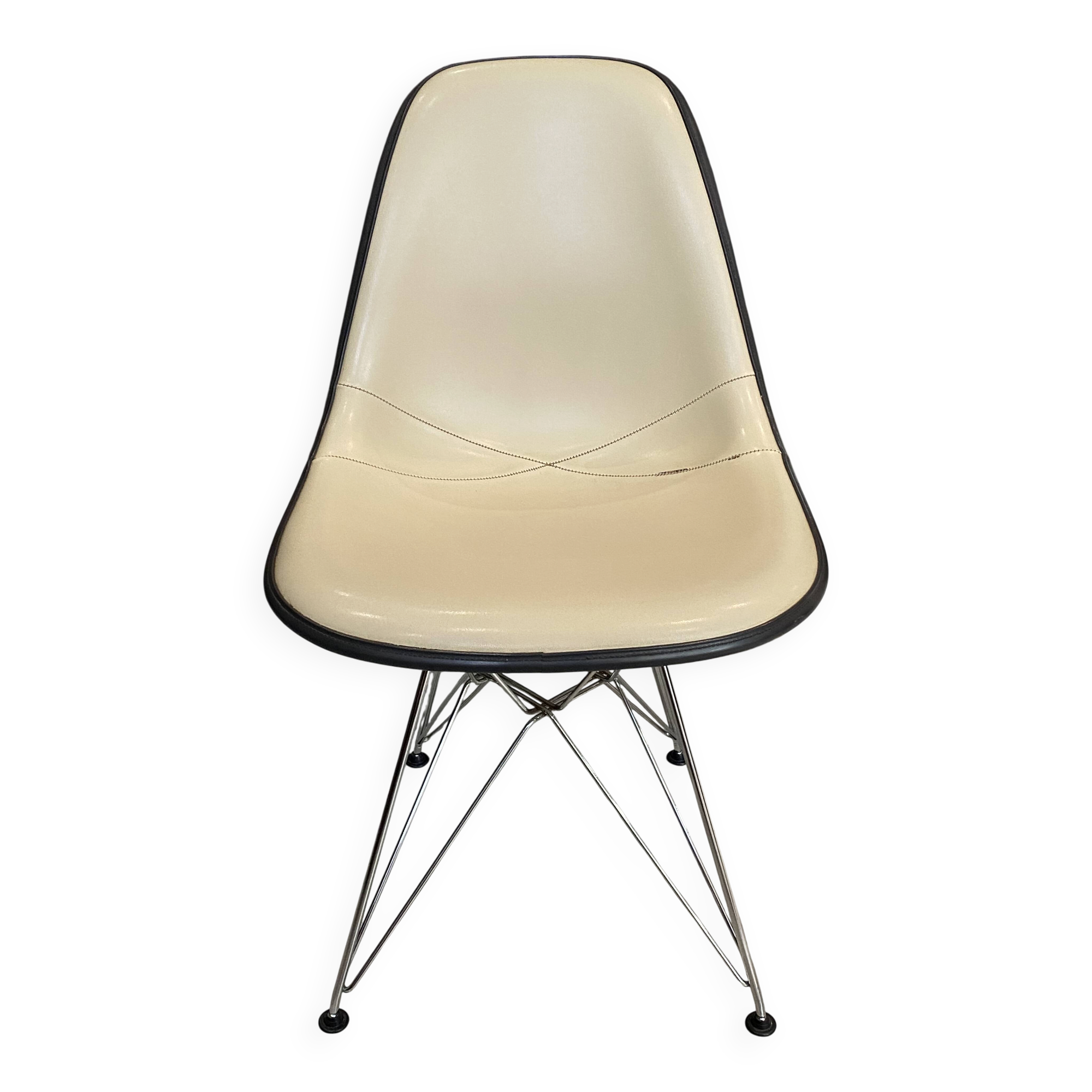 Fibreglass chair with skai vinyl, DSR Eiffel, off-white, Eames, Herman Miller.