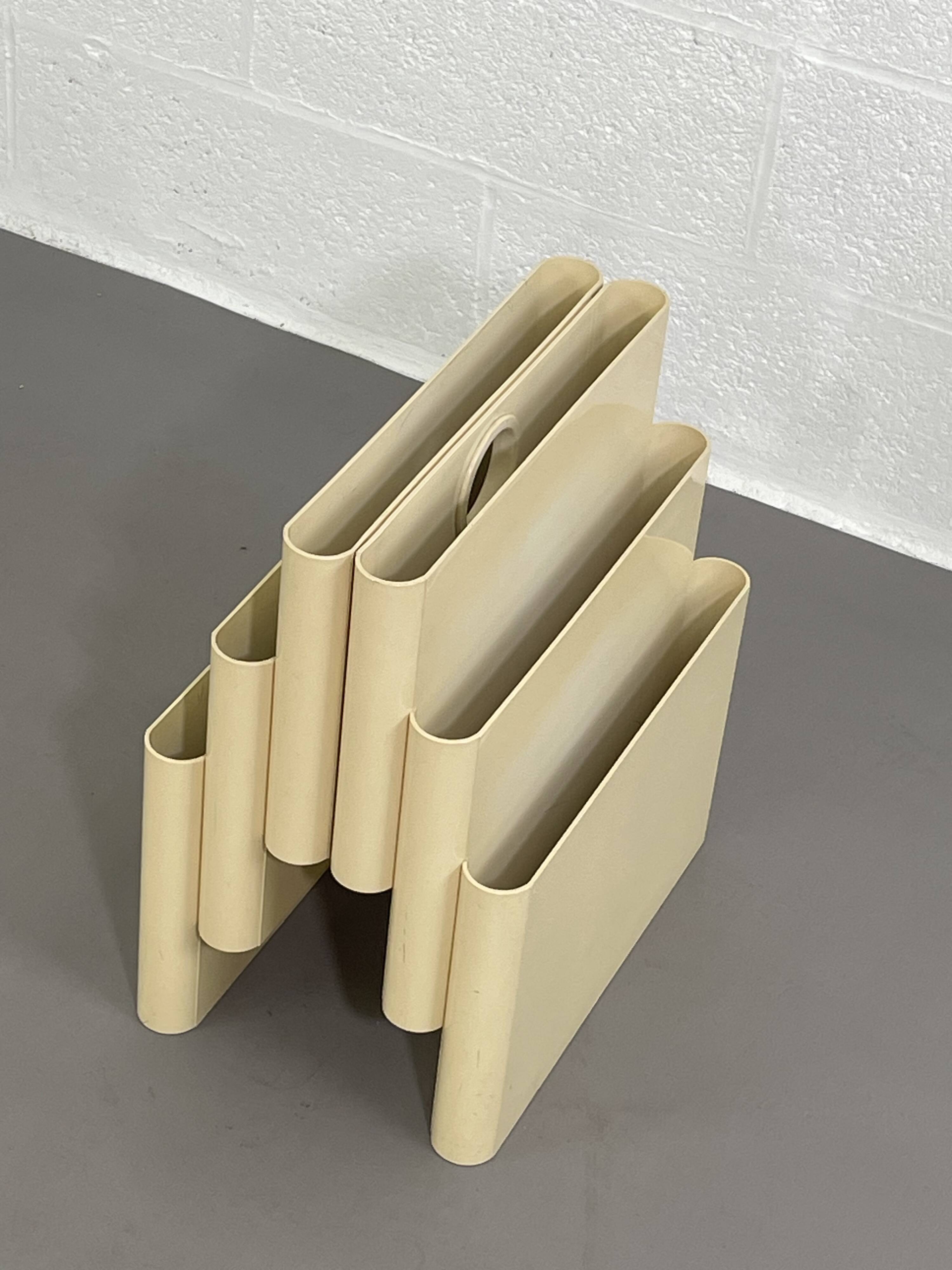 Vintage Giotto Stoppino magazine holder