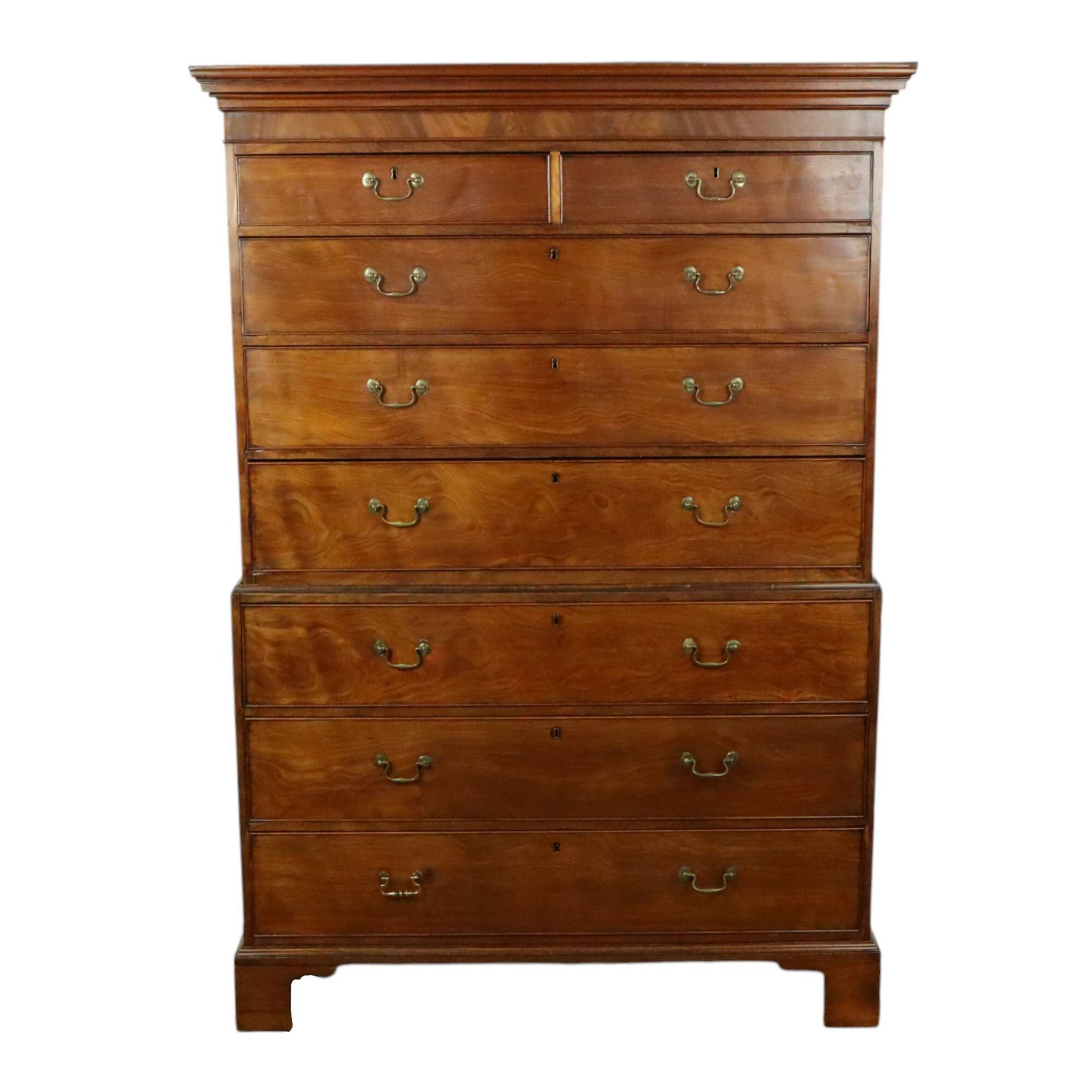 Antique mahogany commode, George III style, 19th century.