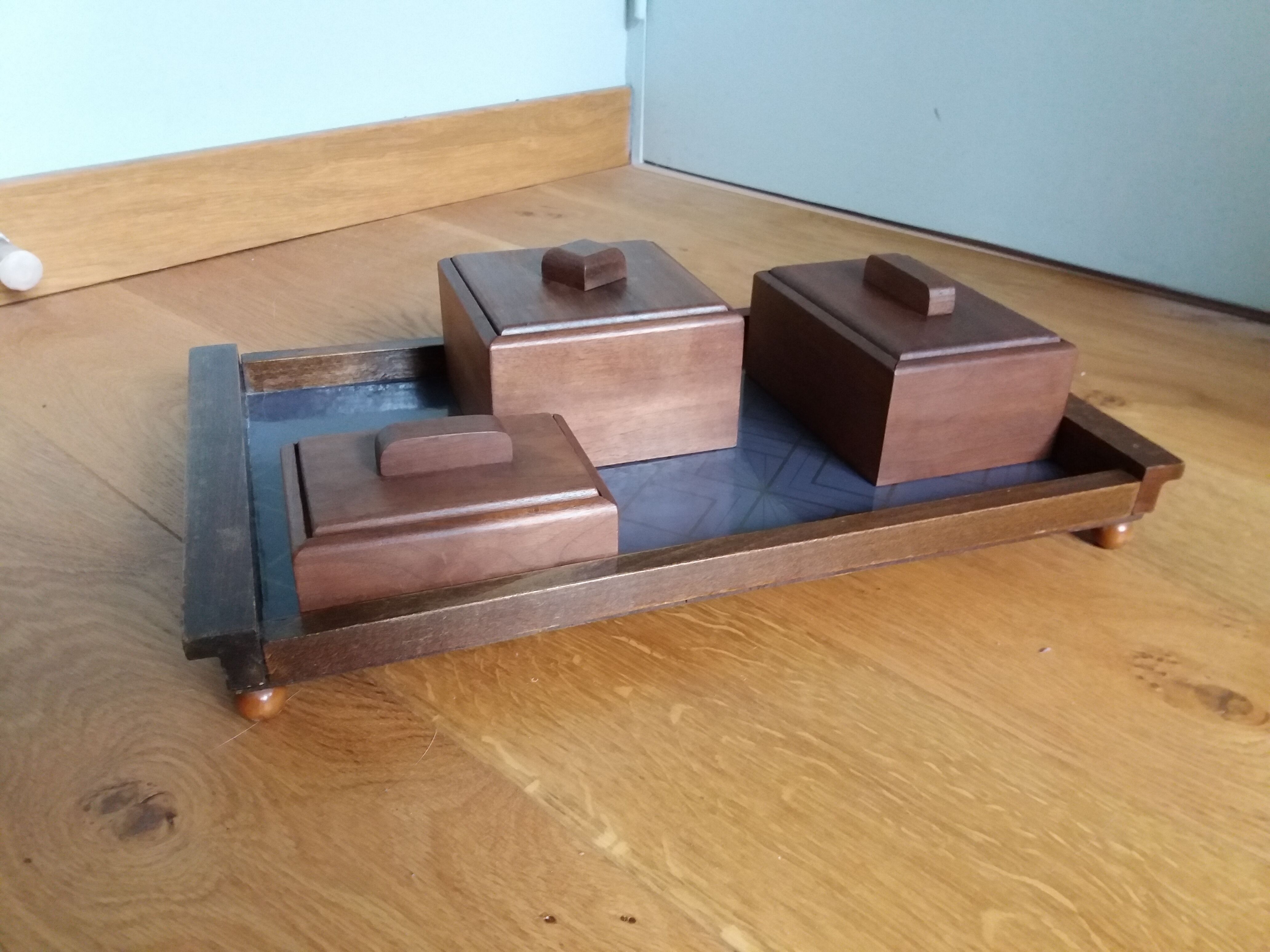 Ensemble de 3 boites en bois sur plateau set de bureau ou de fumeur