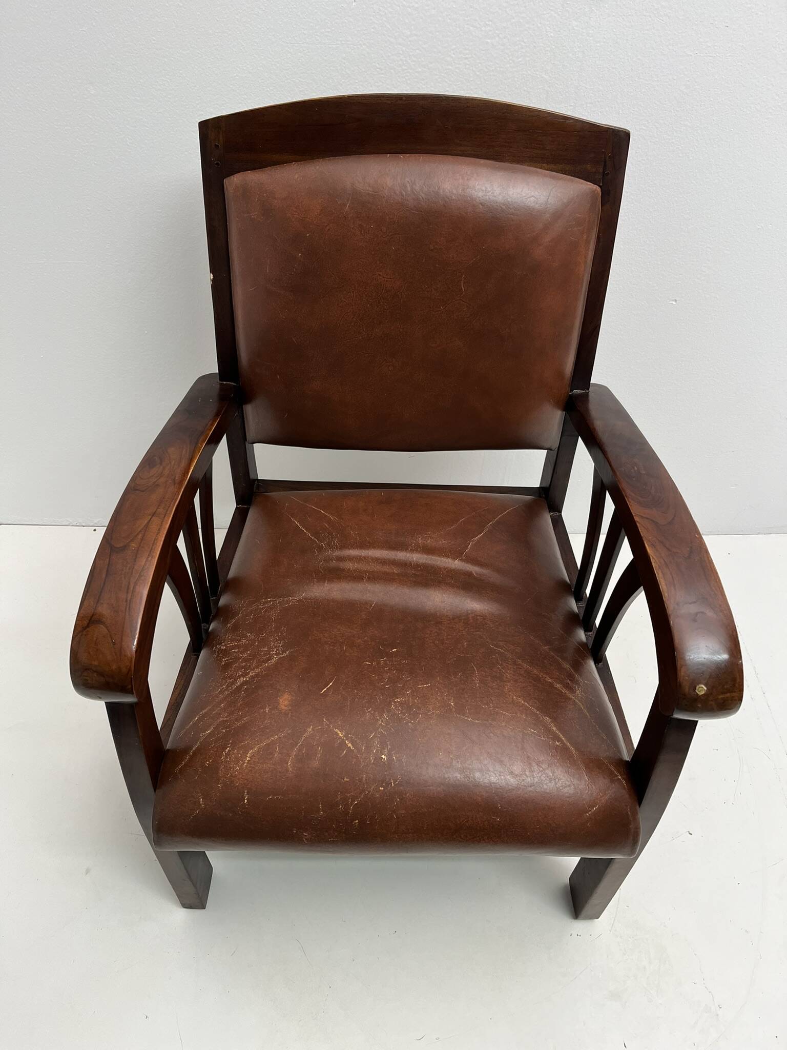 Colonial armchair in teak and leather