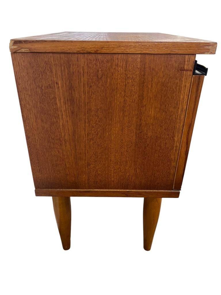Set of 2 vintage bedside tables / mini cabinets