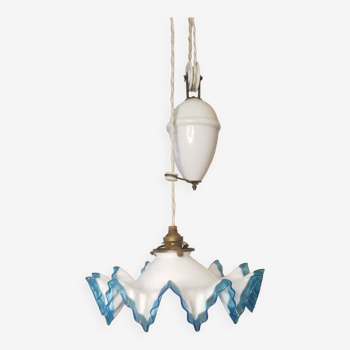 Suspension monte et baisse en opaline et porcelaine